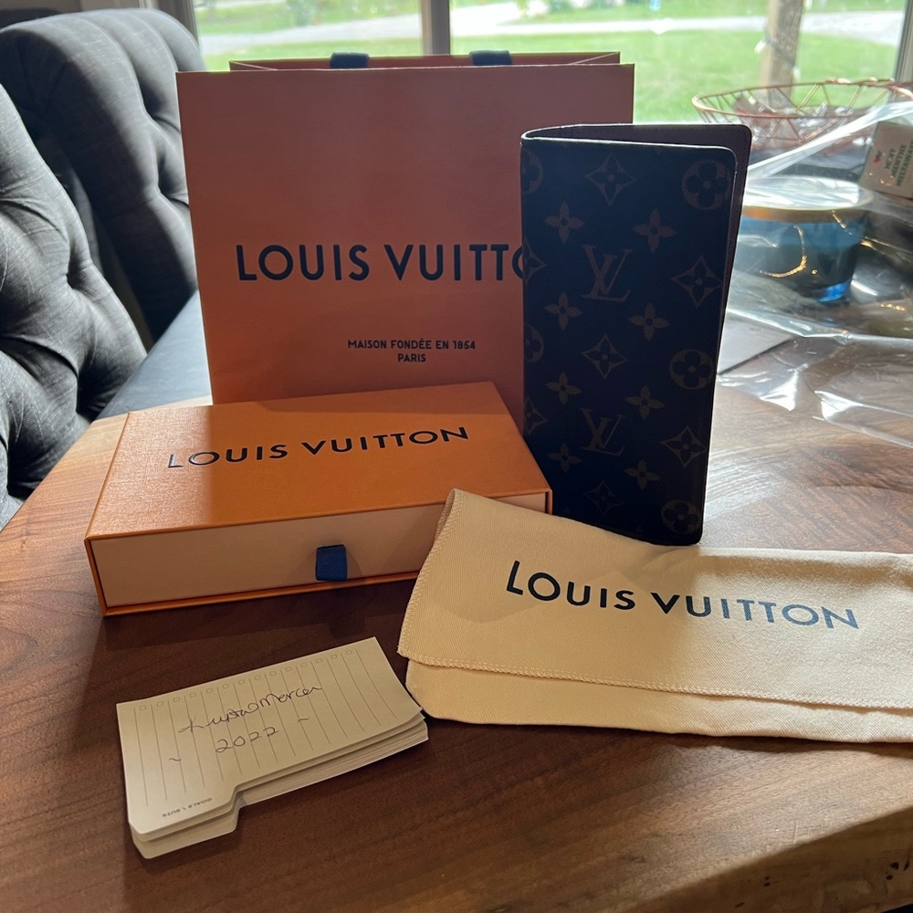 Louis Vuitton Brazza Wallet